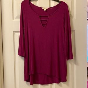 Adorable 3/4 length sleeve shirt with cutout in front